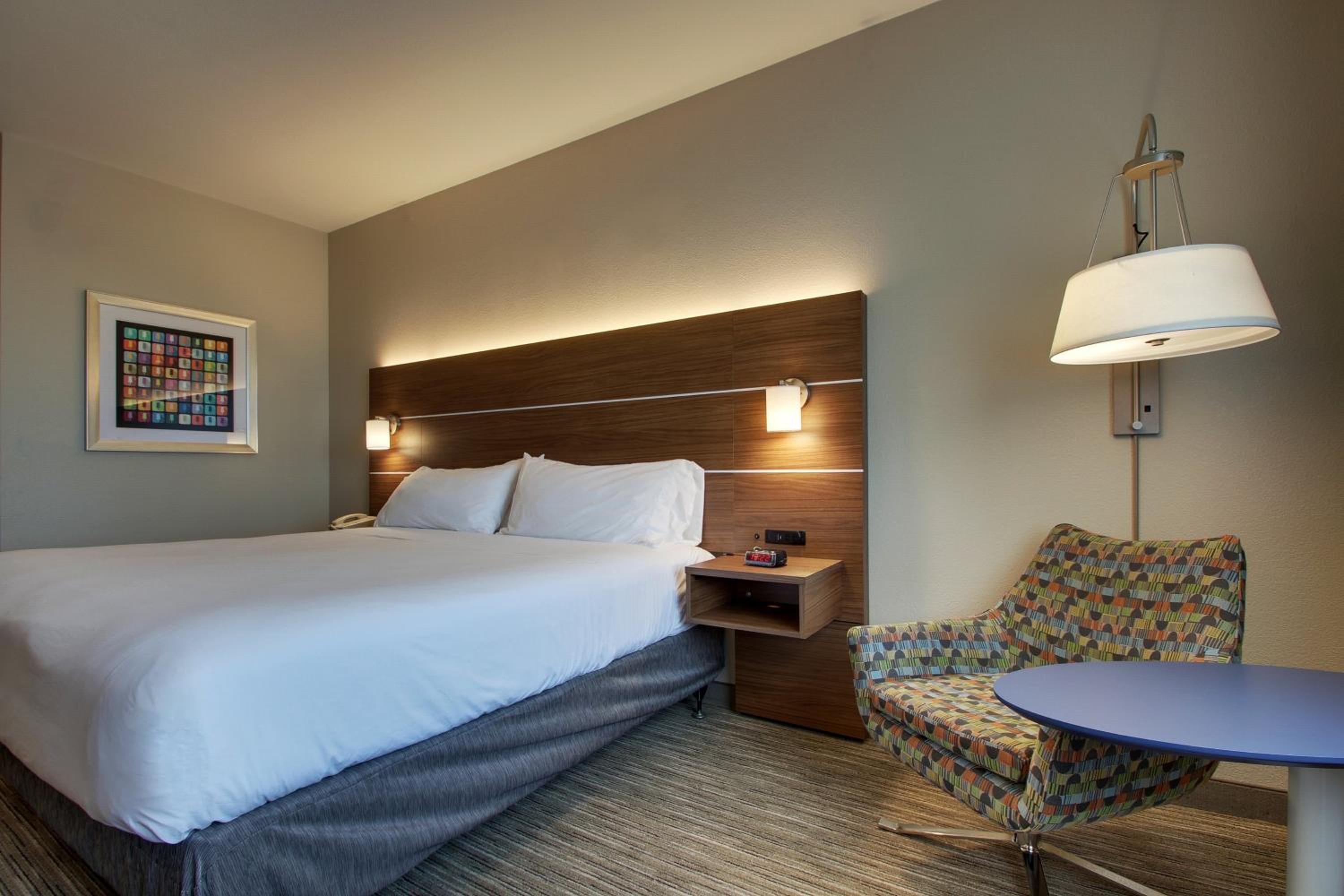 holiday inn express and suites vernon college area