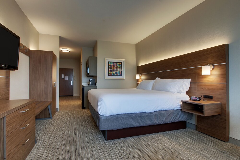 holiday inn express and suites vernon college area