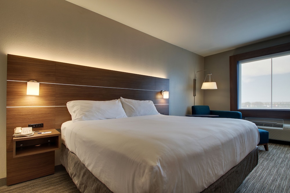 holiday inn express and suites vernon college area