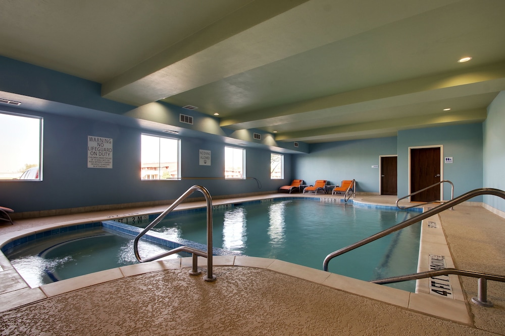holiday inn express and suites vernon college area