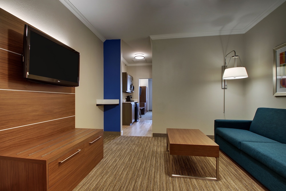 holiday inn express and suites vernon college area