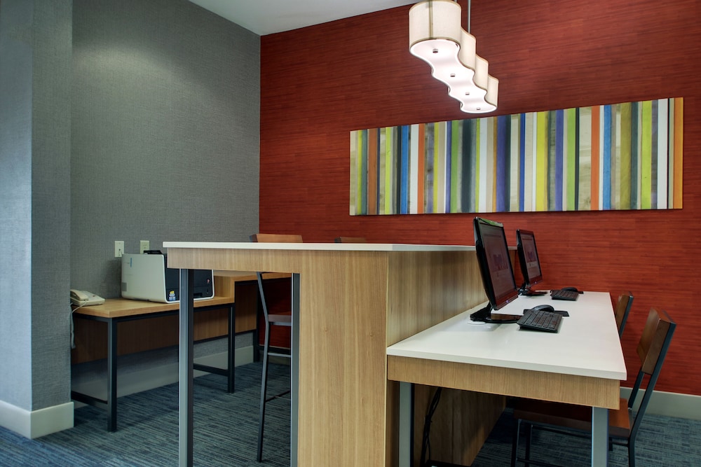 holiday inn express and suites vernon college area