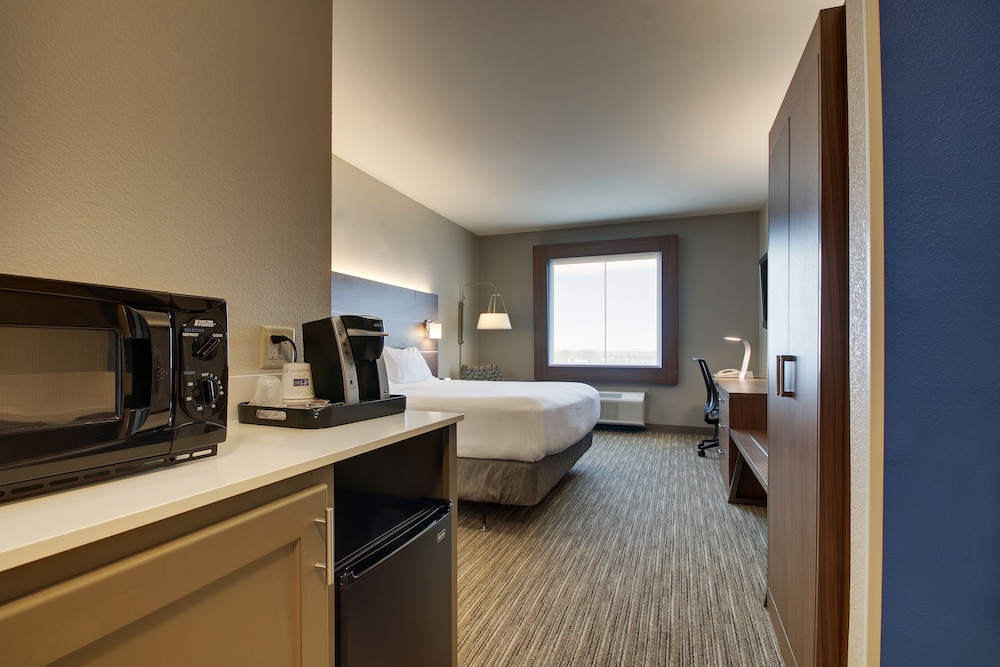 holiday inn express and suites vernon college area