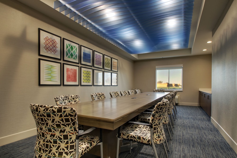 holiday inn express and suites vernon college area