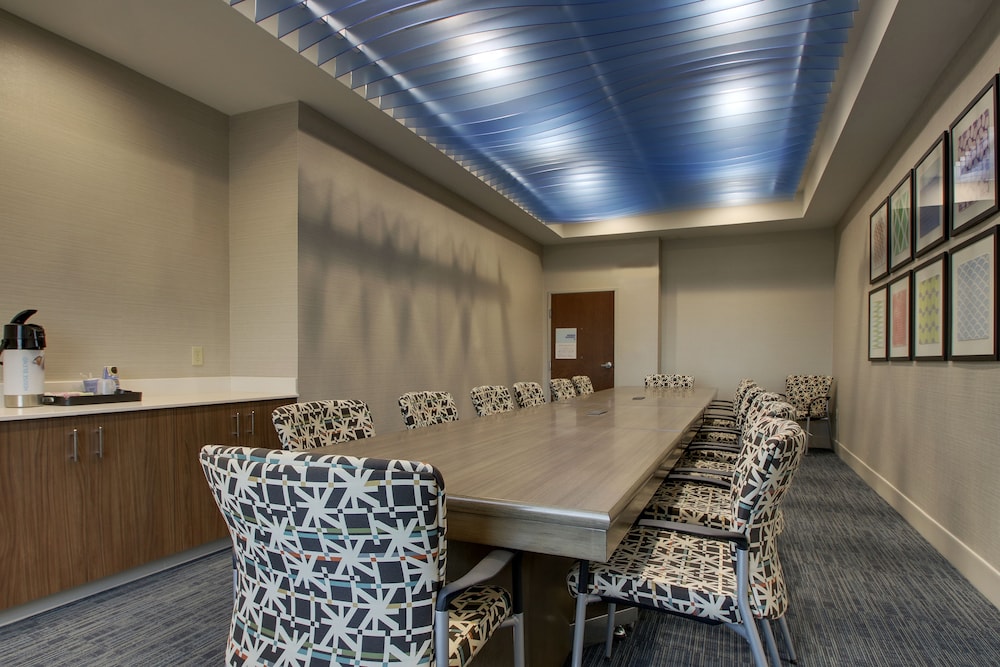 holiday inn express and suites vernon college area