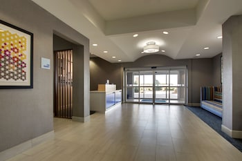 holiday inn express and suites vernon college area