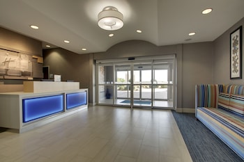 holiday inn express and suites vernon college area