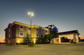 holiday inn express and suites vernon college area
