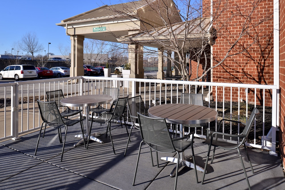 holiday inn express st louis west ofallon by ihg