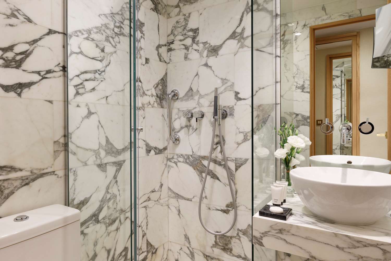 le belgrand hotel paris champs elysees tapestry by hilton