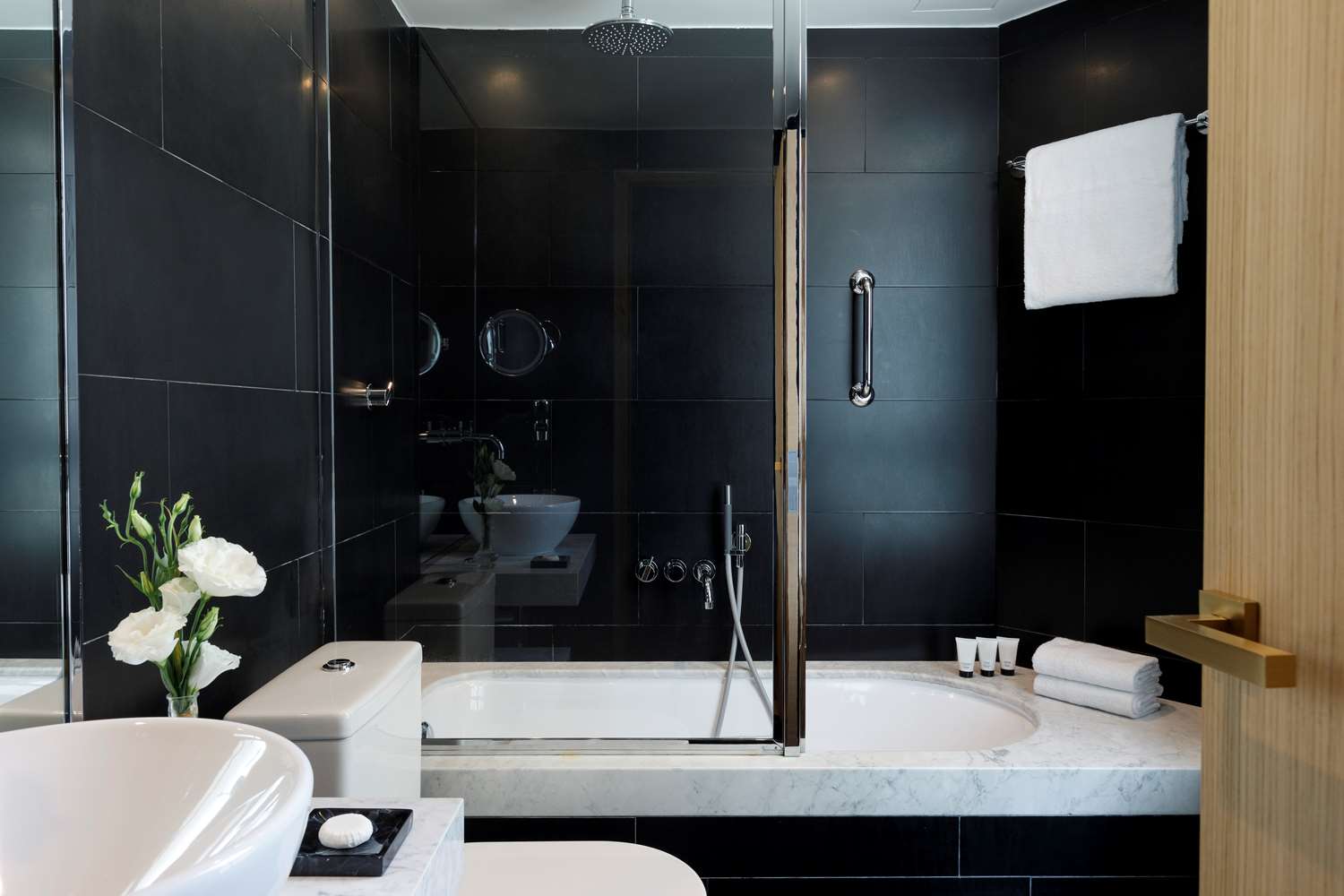 le belgrand hotel paris champs elysees tapestry by hilton