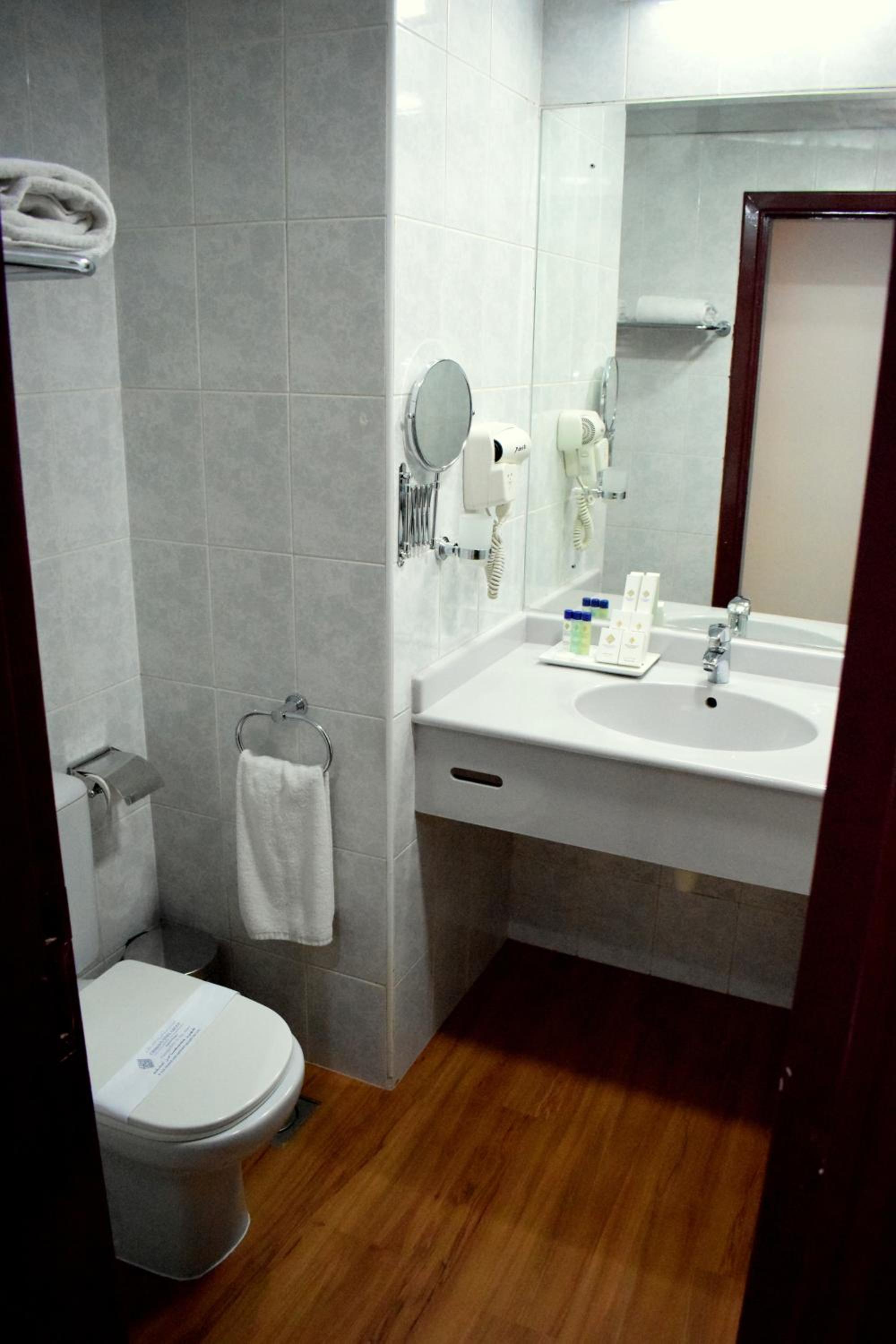 le belgrand hotel paris champs elysees tapestry by hilton