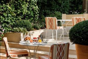 le belgrand hotel paris champs elysees tapestry by hilton