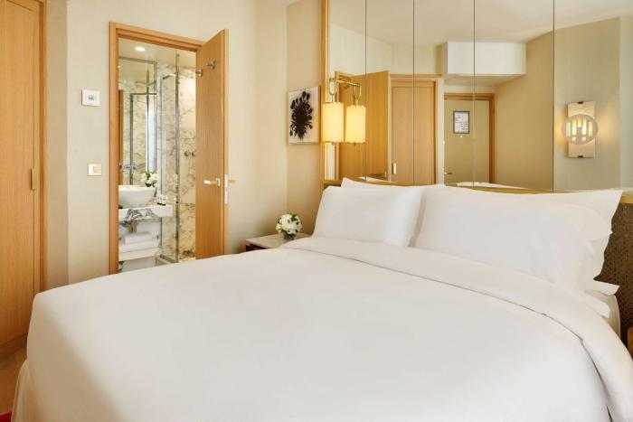 le belgrand hotel paris champs elysees tapestry by hilton