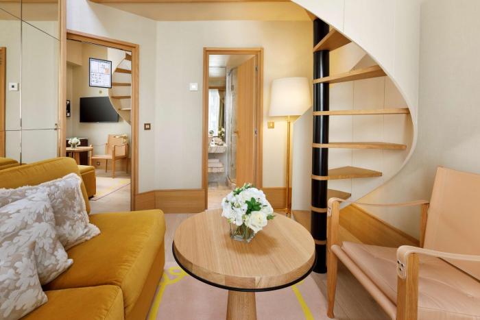 le belgrand hotel paris champs elysees tapestry by hilton