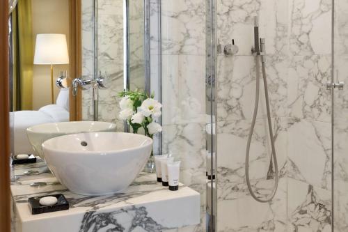 le belgrand hotel paris champs elysees tapestry by hilton
