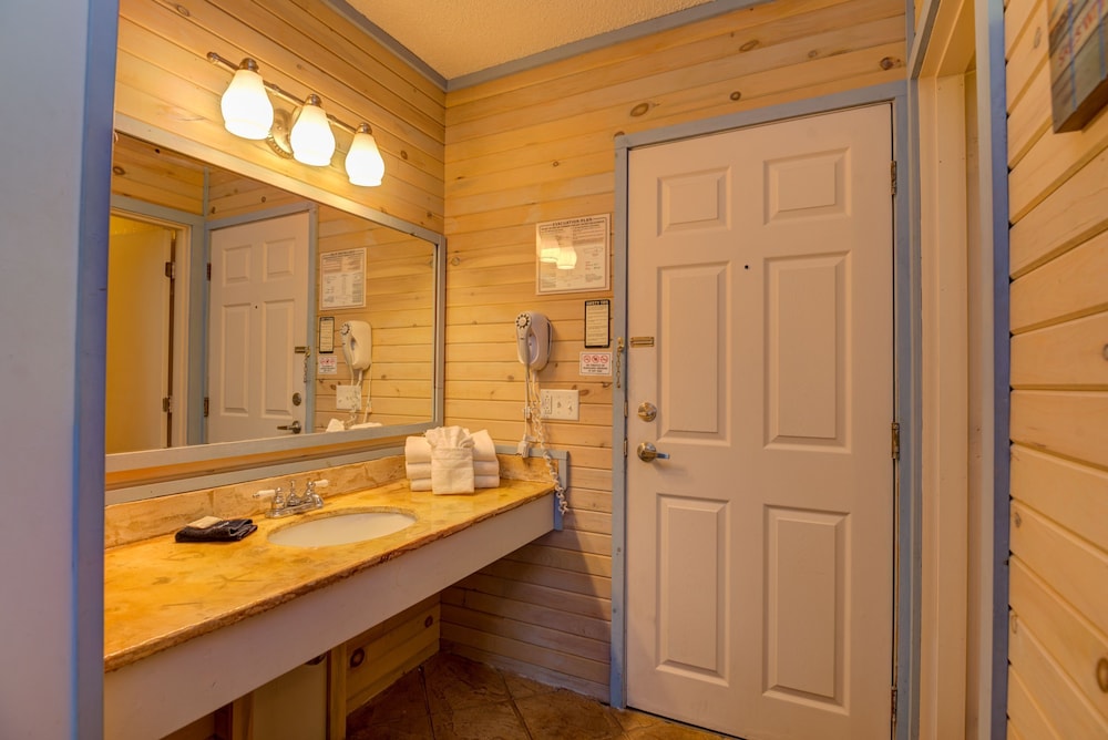 vacation land inn and suites