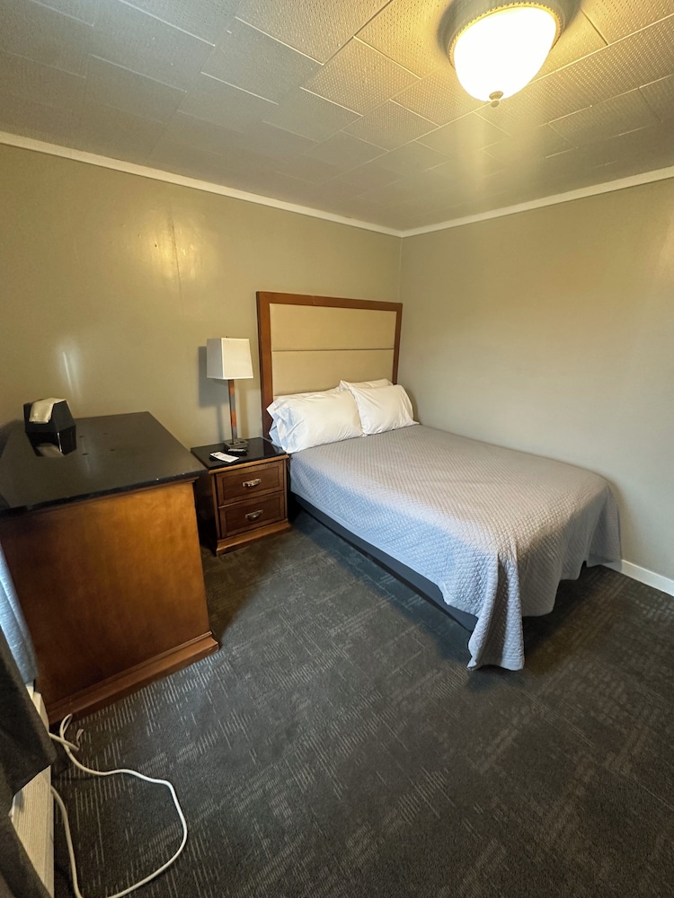 vacation land inn and suites