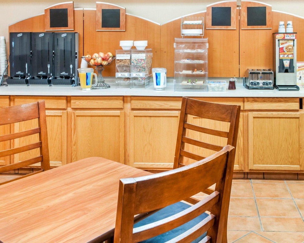econo lodge lordsburg i 10
