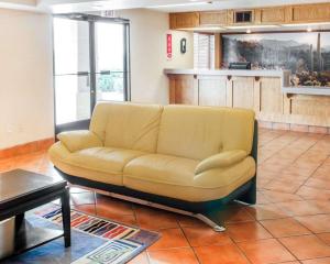 econo lodge lordsburg i 10