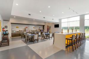 glo best western pooler savannah airport hotel