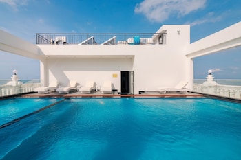 the tahiti beach hotel