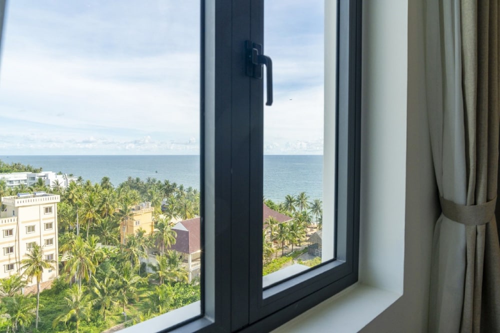 the tahiti beach hotel