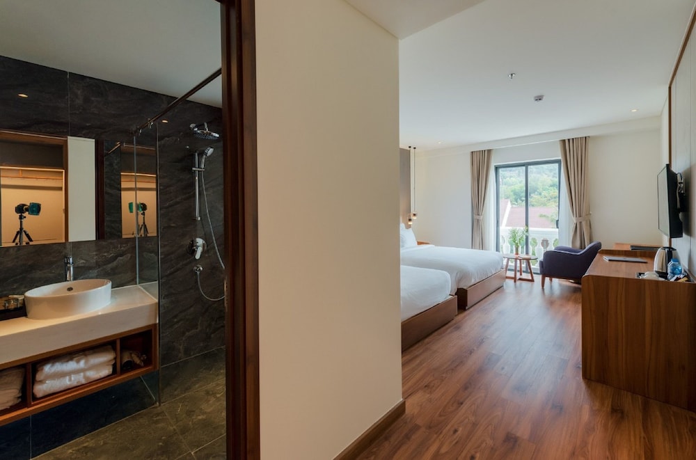 the tahiti beach hotel