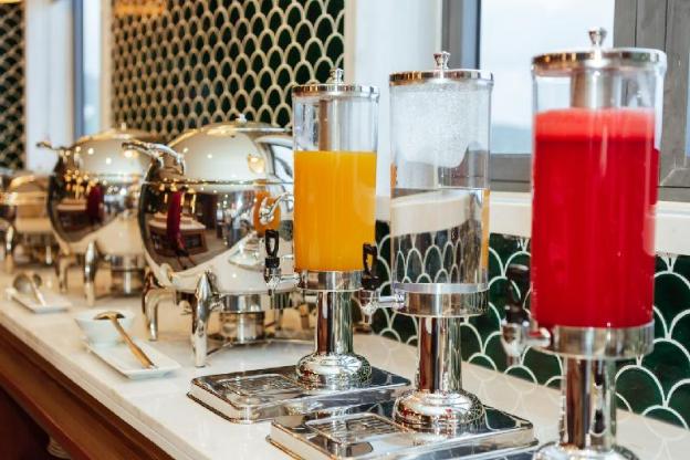 the tahiti beach hotel