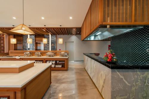 the tahiti beach hotel