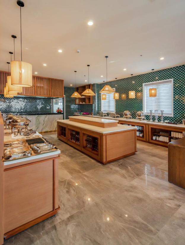 the tahiti beach hotel