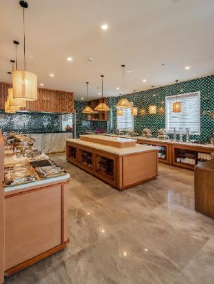 the tahiti beach hotel