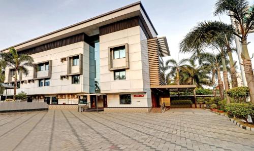 treebo symphony hotels and resorts angamally