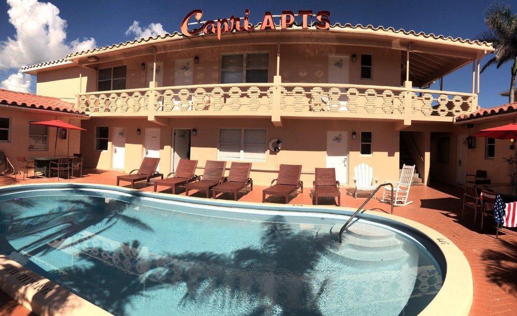 hollywood beach swan