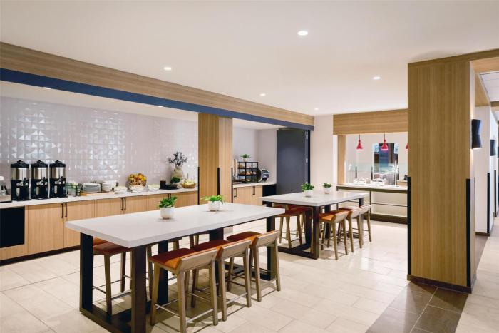 la quinta inn and suites by wyndham lax