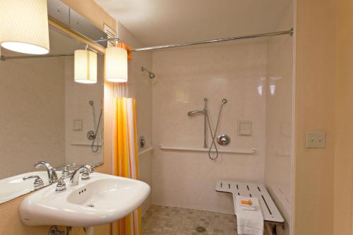 la quinta inn and suites by wyndham lax