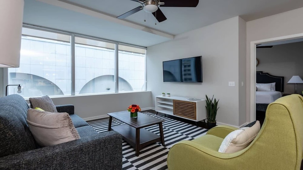 cozysuites gorgeous 1br 1ba apartment downtown