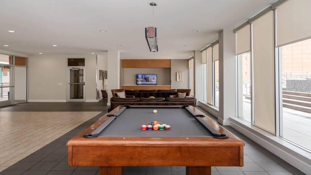 cozysuites gorgeous 1br 1ba apartment downtown