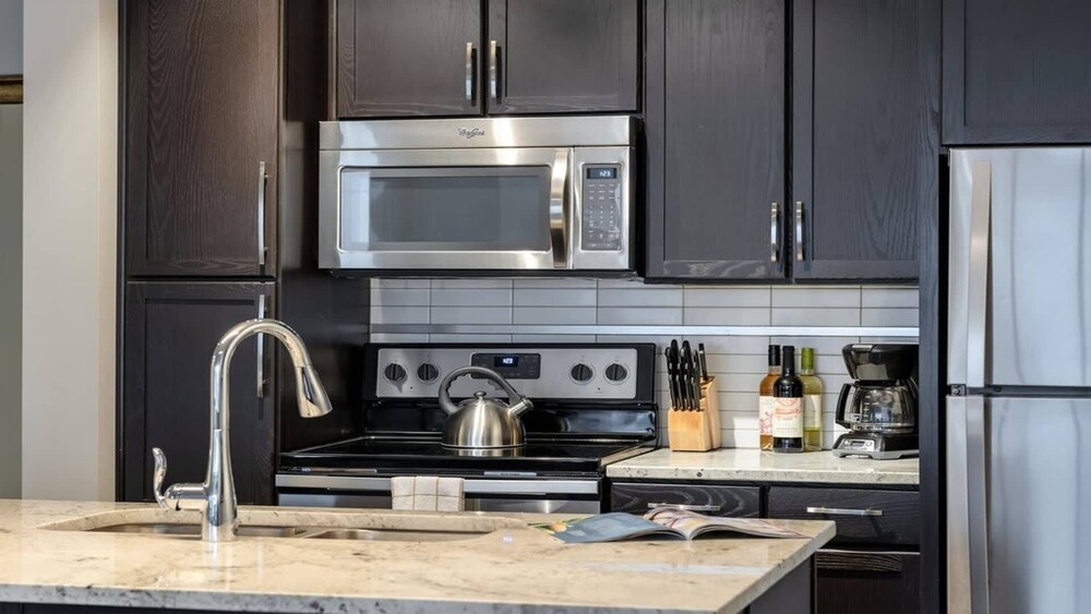 cozysuites gorgeous 1br 1ba apartment downtown