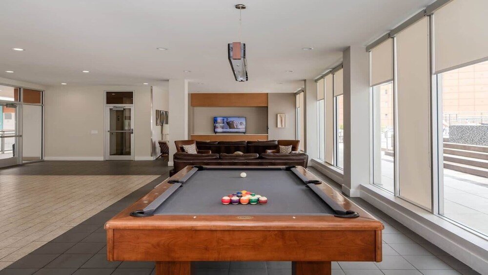 cozysuites gorgeous 1br 1ba apartment downtown