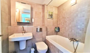 2 Bedroom Penthouse With Parking,,0 star