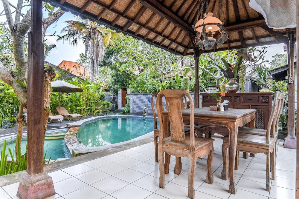 sari bamboo bungalows