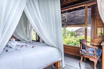 sari bamboo bungalows