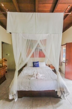 sari bamboo bungalows