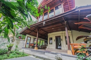 sari bamboo bungalows