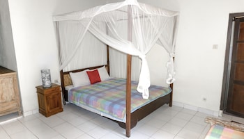 sari bamboo bungalows