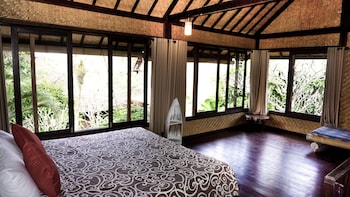 sari bamboo bungalows