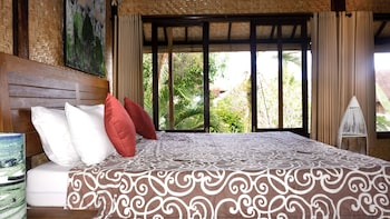 sari bamboo bungalows