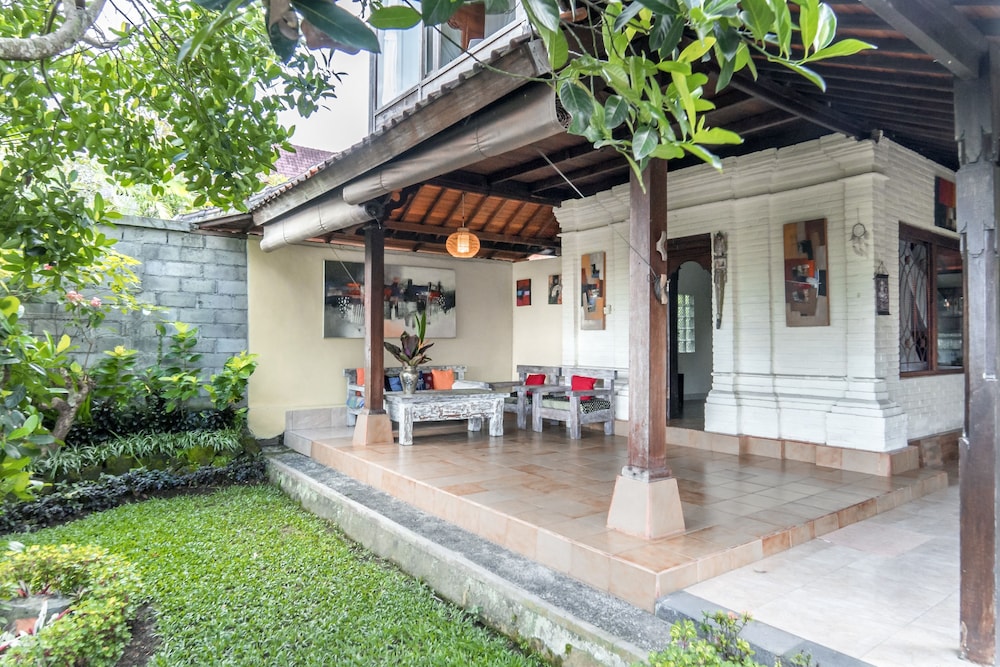 sari bamboo bungalows