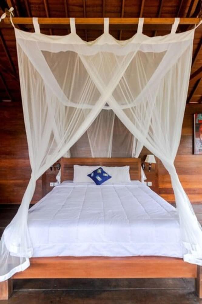 sari bamboo bungalows